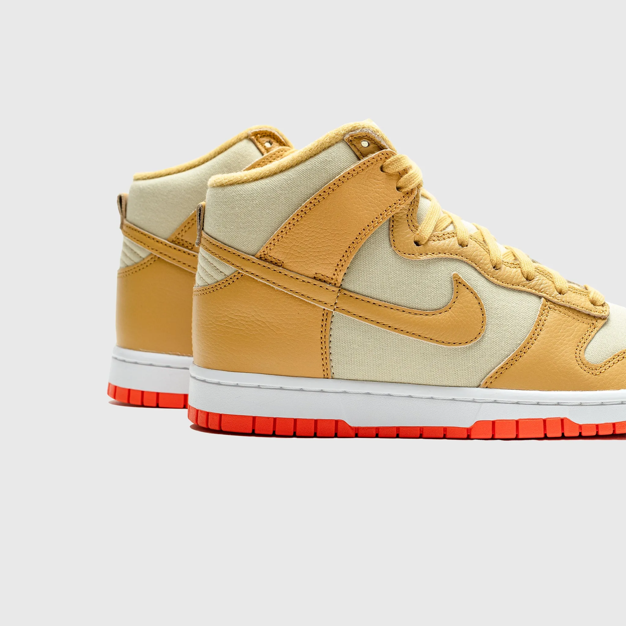 DUNK HI RETRO PRM "TEAM GOLD"