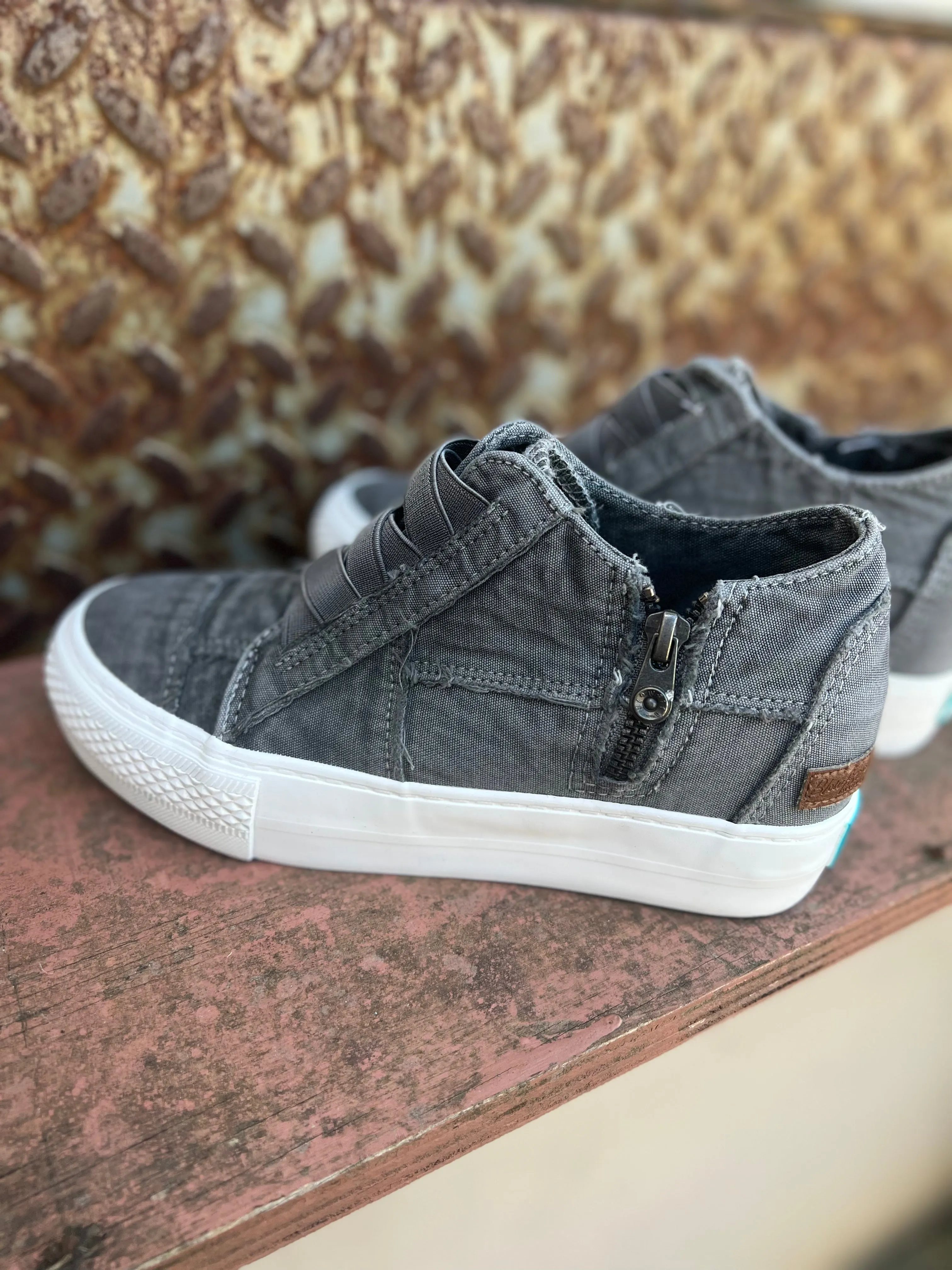 *Outlet* Blowfish Mamba Sneakers (Graphite)