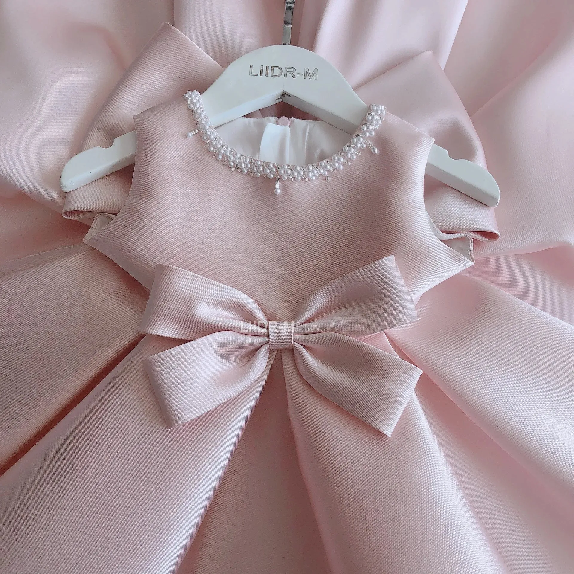 Pink Satin Flower Dresses For Wedding Appliqued Ball Gown Toddler Gowns Tulle Pearls Big Bow Bridesmaid Girl Pageant First Communion Dress 403