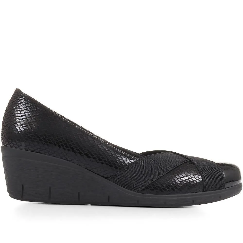 Wedge Heeled Court Shoes - WK36005 / 322 575